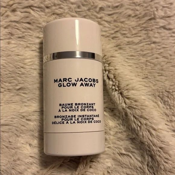Marc Jacobs Glow Away Coconut Body Stick - Picture 6 of 8